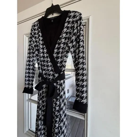 WHBM Bold Houndstooth Reversible Faux Wrap Belted Dress 6 - Picture 5 of 11